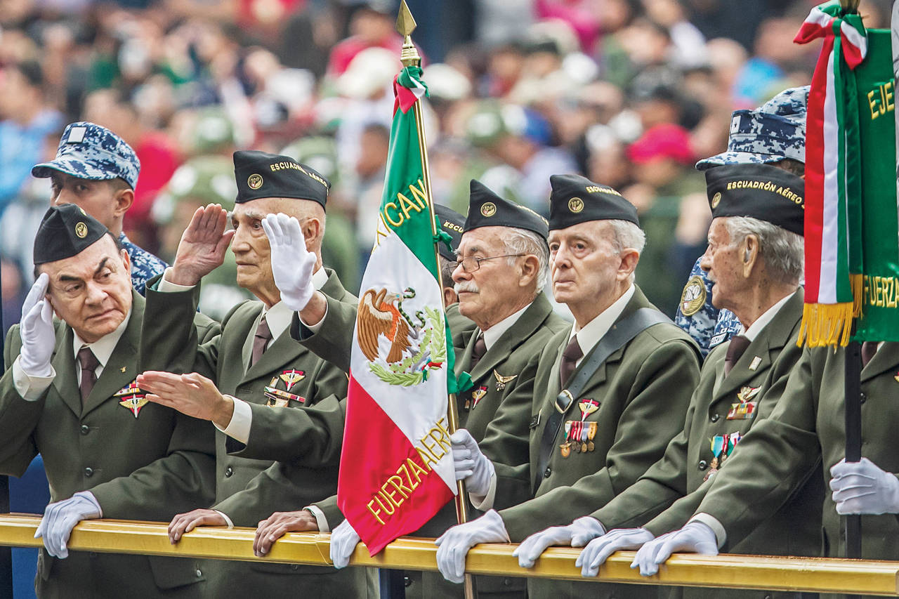 Conmemoración. Miembros del Escuadrón 201 de la Segunda Guerra Mundial durante una ceremonia conmemorativa.