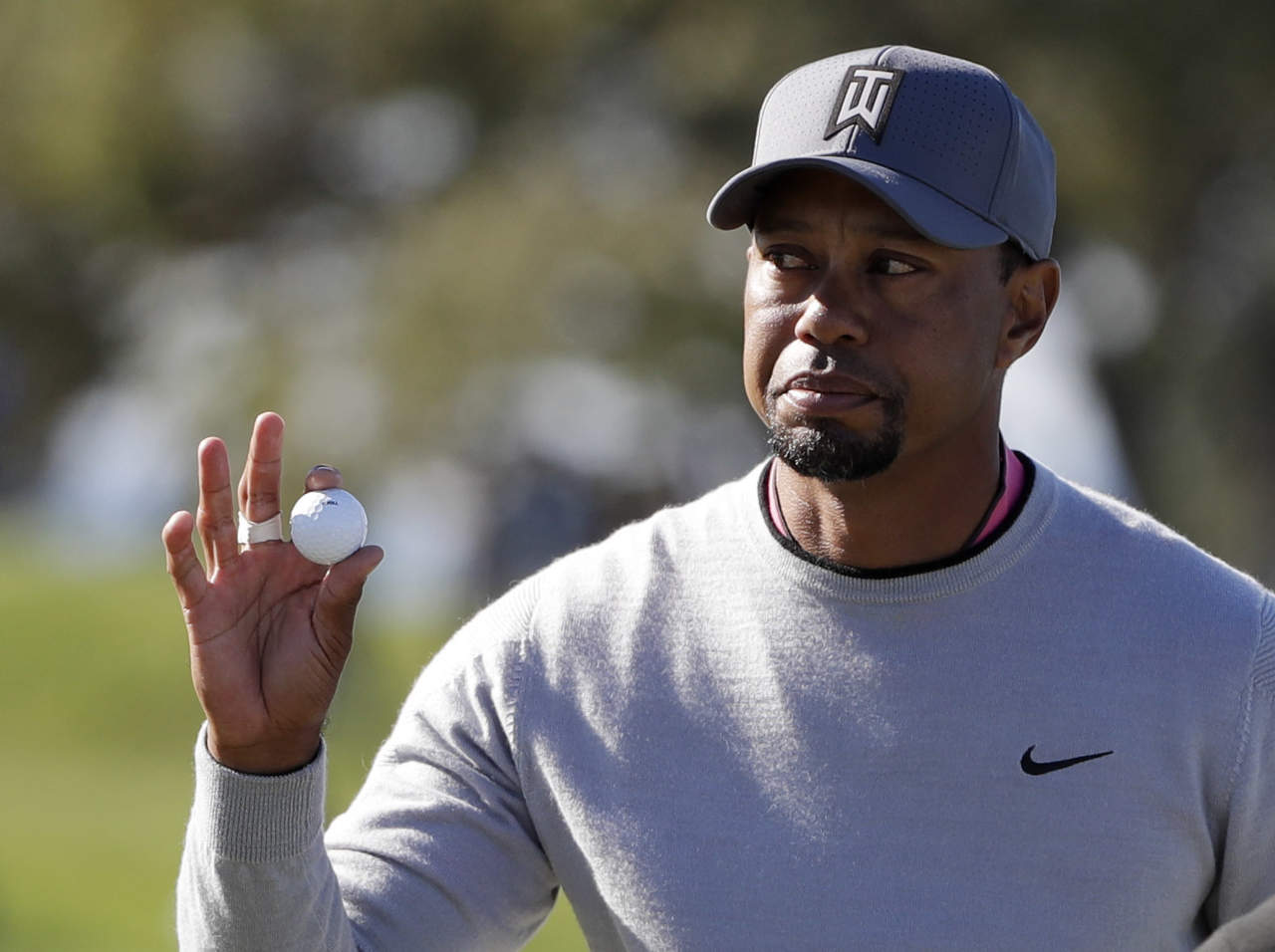 Tiger Woods quedó a 12 golpes del líder Justin Rose. (AP)