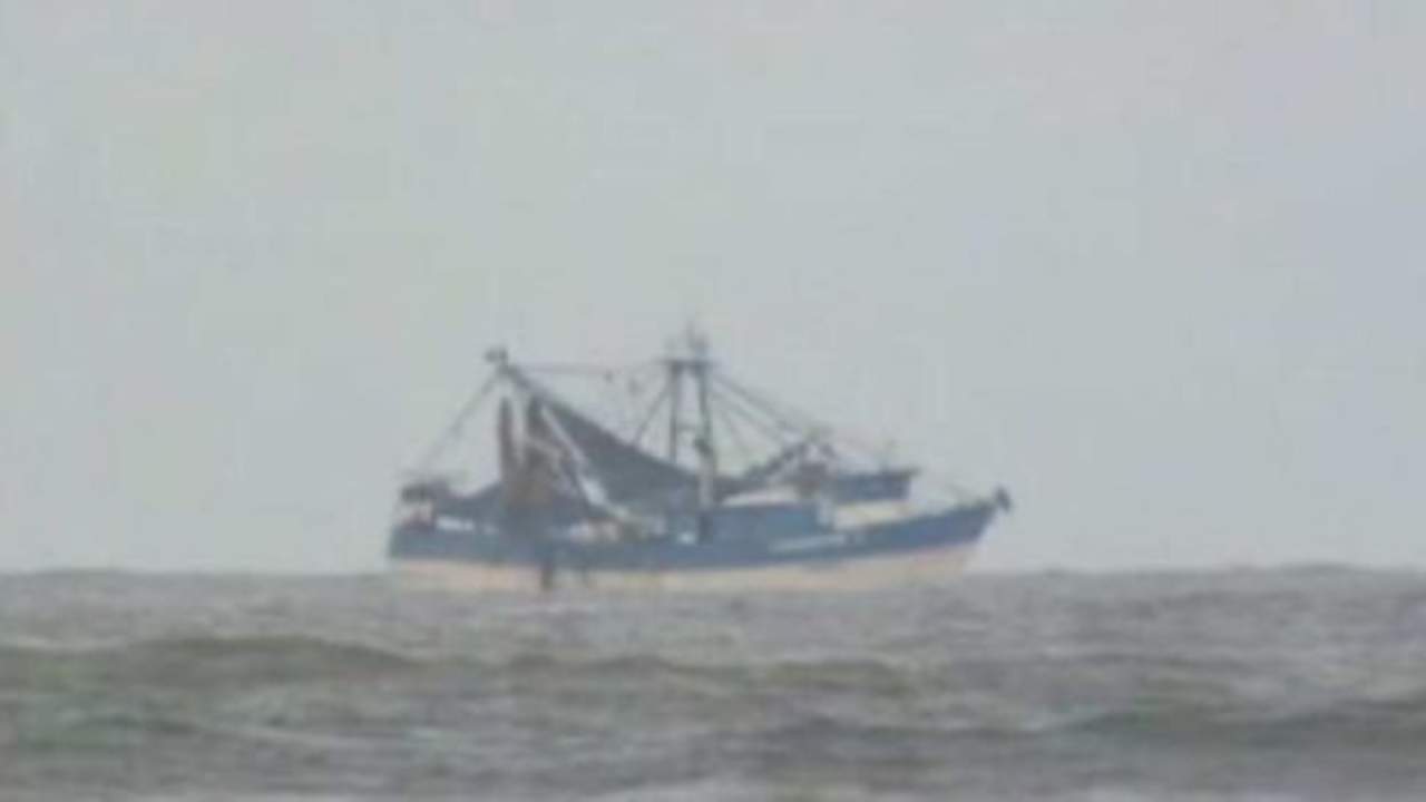 Arriesgado. A pesar de que no había condiciones, los pescadores echaron a la mar