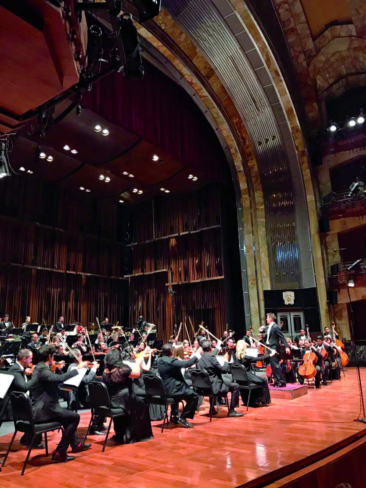 Presentación. La Orquesta Filarmónica del Desierto de Coahuila cautivó anoche a los asistentes del Palacio de Bellas Artes de la Ciudad de México. (Bárbara Hernández)