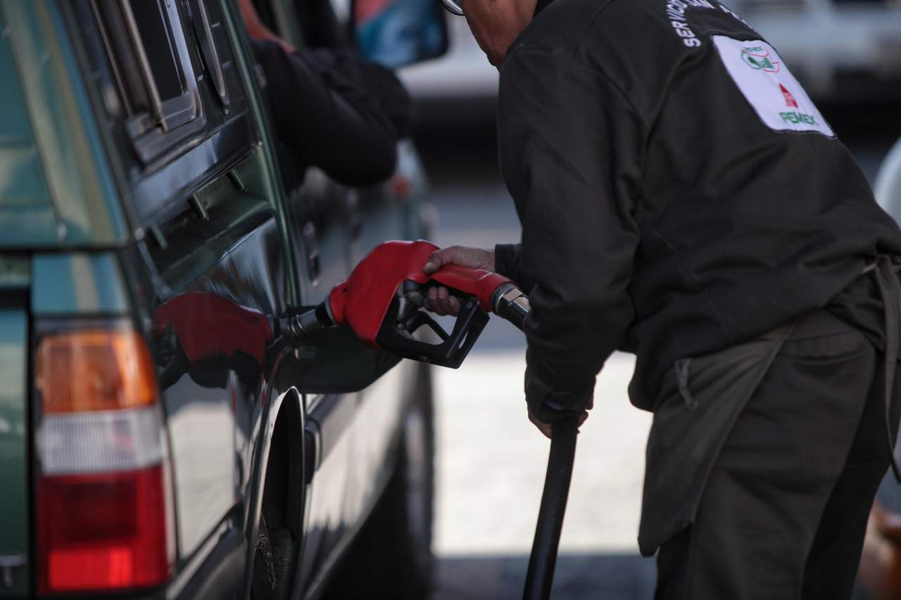 El PAN hizo un llamado al Ejecutivo federal a no aplicar el nuevo gasolinazo, ya que pondría en riesgo la estabilidad social. (ARCHIVO) 