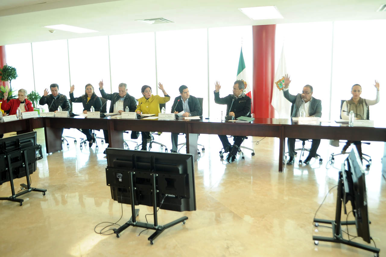 En la Sesión Ordinaria de Cabildo, el punto tuvo la aprobación de la totalidad de los ediles del PRI, PRD, Movimiento Ciudadano y el voto dividido de la fracción del PAN. (FERNANDO COMPEÁN) 