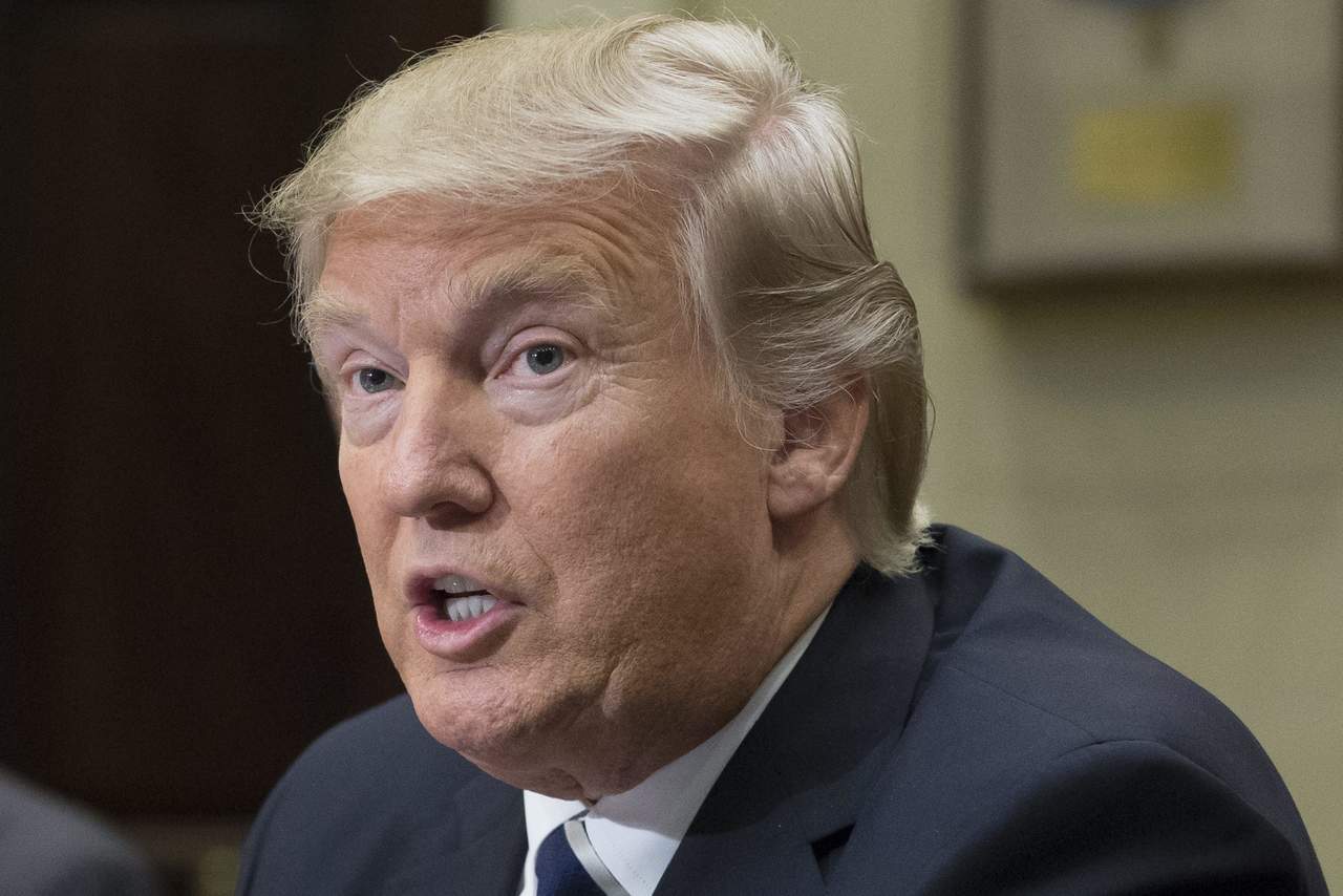 'Donald Trump eligió a Mickey Pence como vicepresidente. O sea, EU está gobernado por Donald y Mickey. ¿Lo habrá soñado Walt Disney?', escribió Piñera. (EFE)