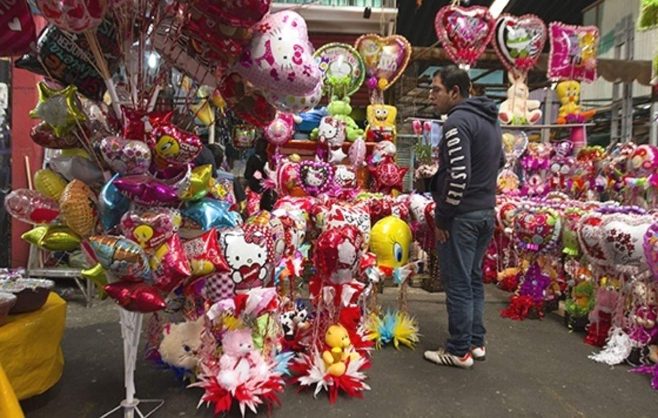 El portal de ofertas y catálogos online refiere que el día de San Valentín se ha convertido en una importante fecha para el comercio mexicano. (ESPECIAL)