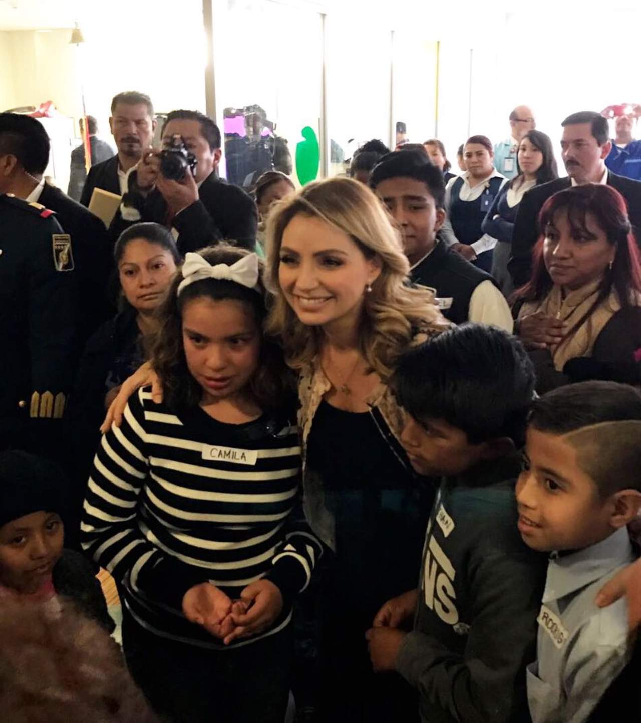 Durante su visita a la Casa del Hospital Infantil de México “Federico Gómez”, la primera dama destacó los alcances que tiene la unión de la sociedad. (TWITTER)