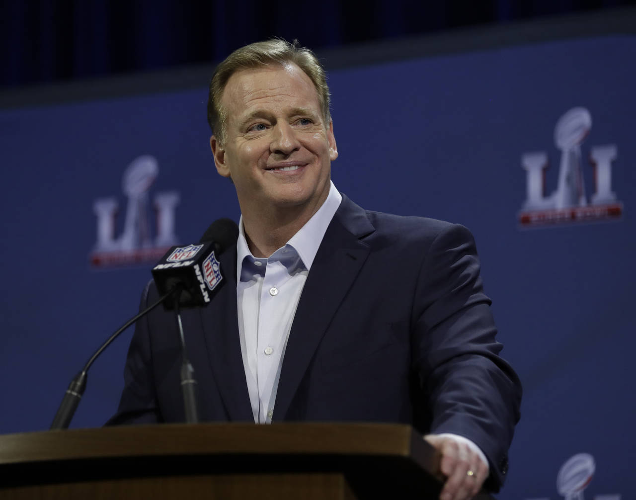 El comisionado de la NFL, Roger Goodell, dijo ayer en conferencia de prensa que el 'deflategate' es parte de la historia. (AP)