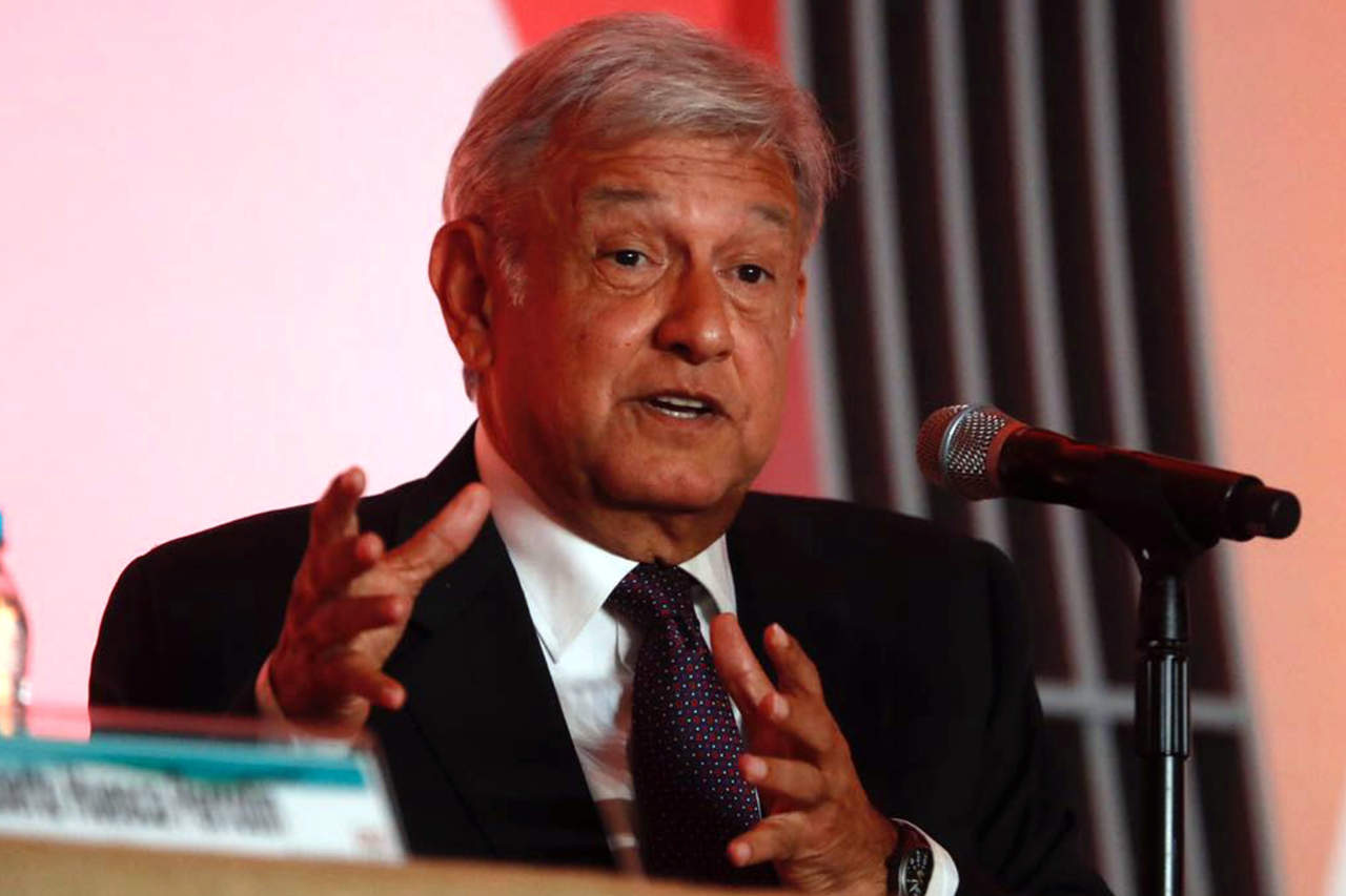Se ordenó bajar del aire dicho promo pues en él, López Obrador emplea la frase “cuando triunfe Morena con nuestra precandidata Delfina”. (ARCHIVO)