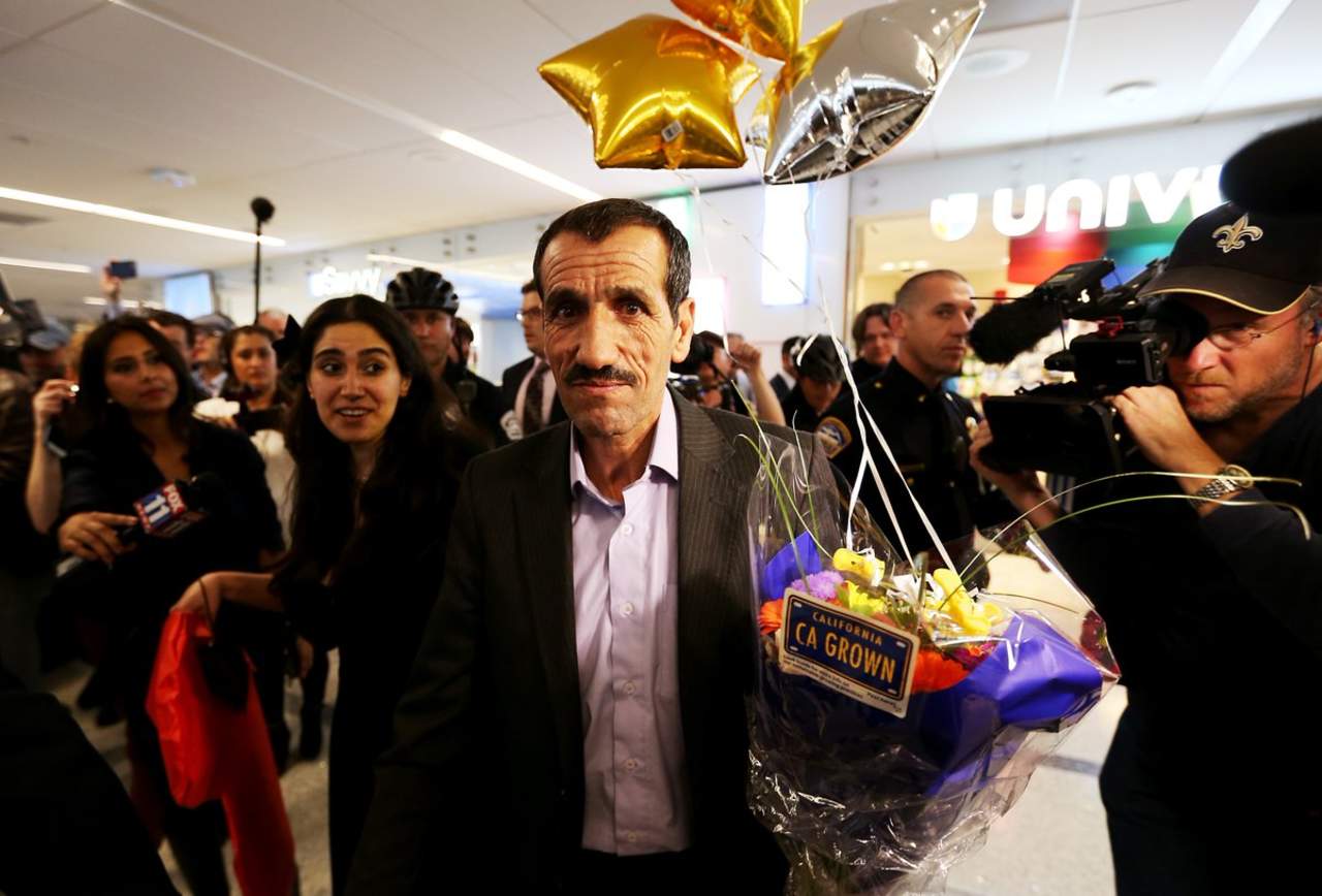 El inmigrante iranÍ fue regresado a su país, pero después las autoridades estadunidenses fueron obligadas a traerlo de nuevo y permitirle la entrada al país. (TWITTER)
