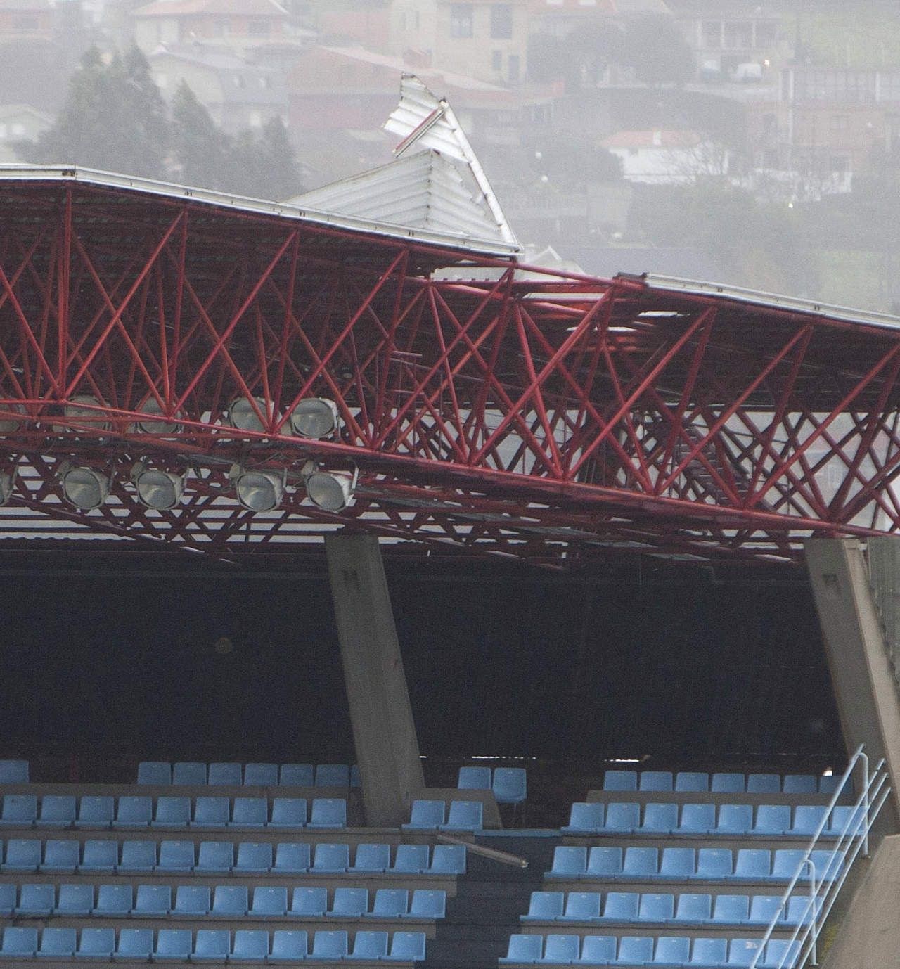 El estadio del Celta sufrió desperfectos debido a un temporal de lluvias, por lo que el duelo ante Real Madrid fue aplazado indefinidamente. (EFE)