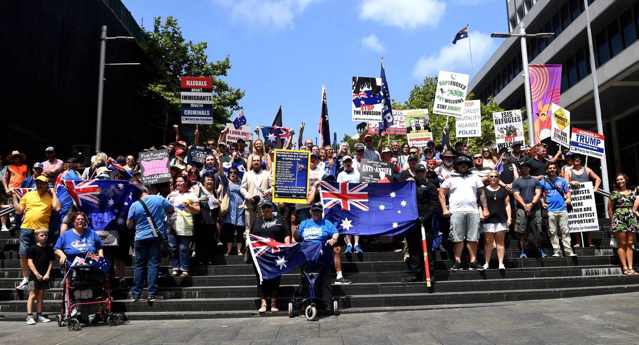 Cono sur. Varias personas se unieron en Sydney para rechazar las políticas de migración de Donald Trump..