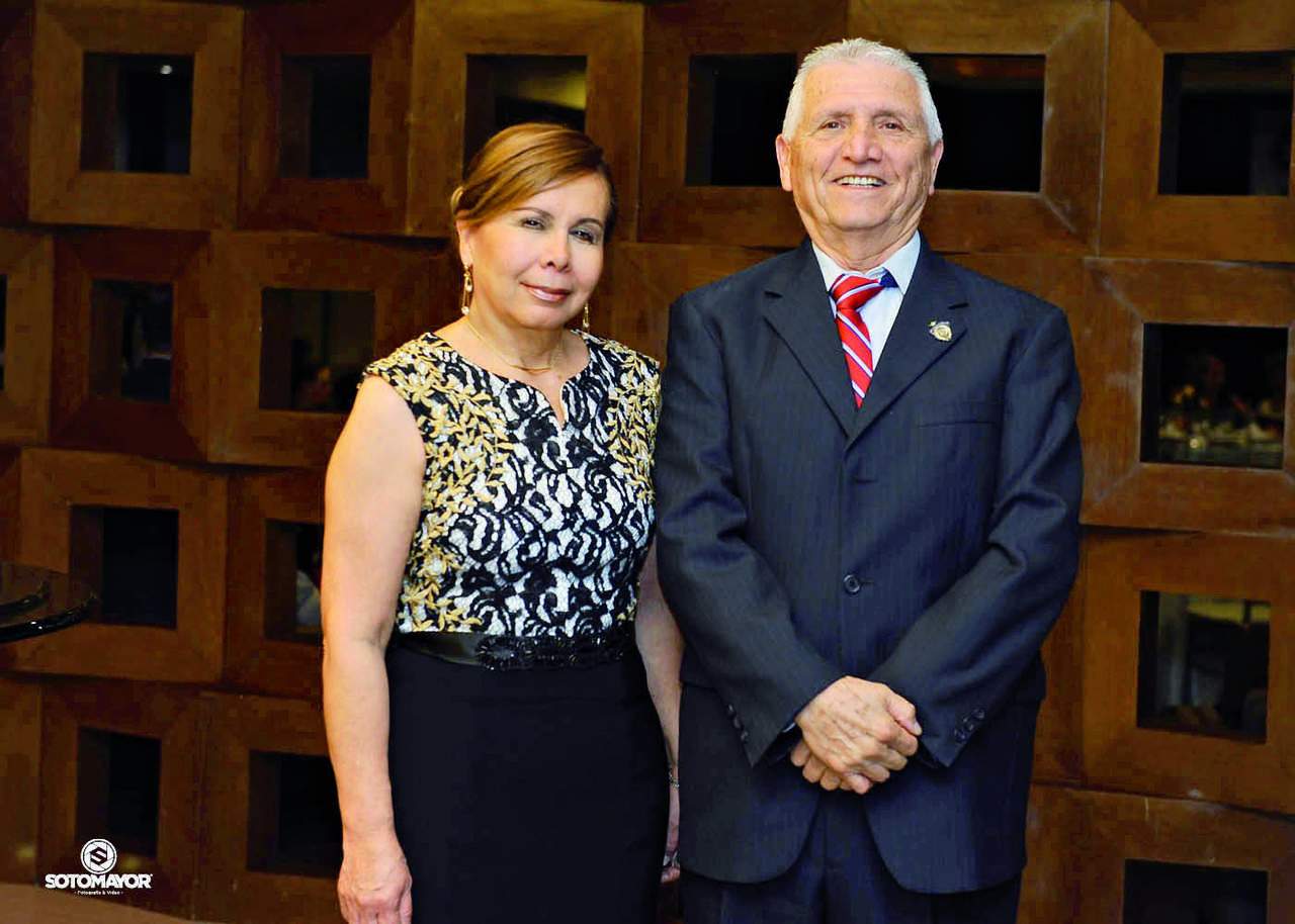 Presidenta saliente, Dra. Rosa María Portillo Morales, y Presidente entrante, Dr. José Guillermo Milán Montenegro.