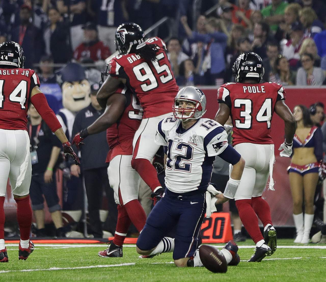Tom Brady había sido detenido por los Falcons.