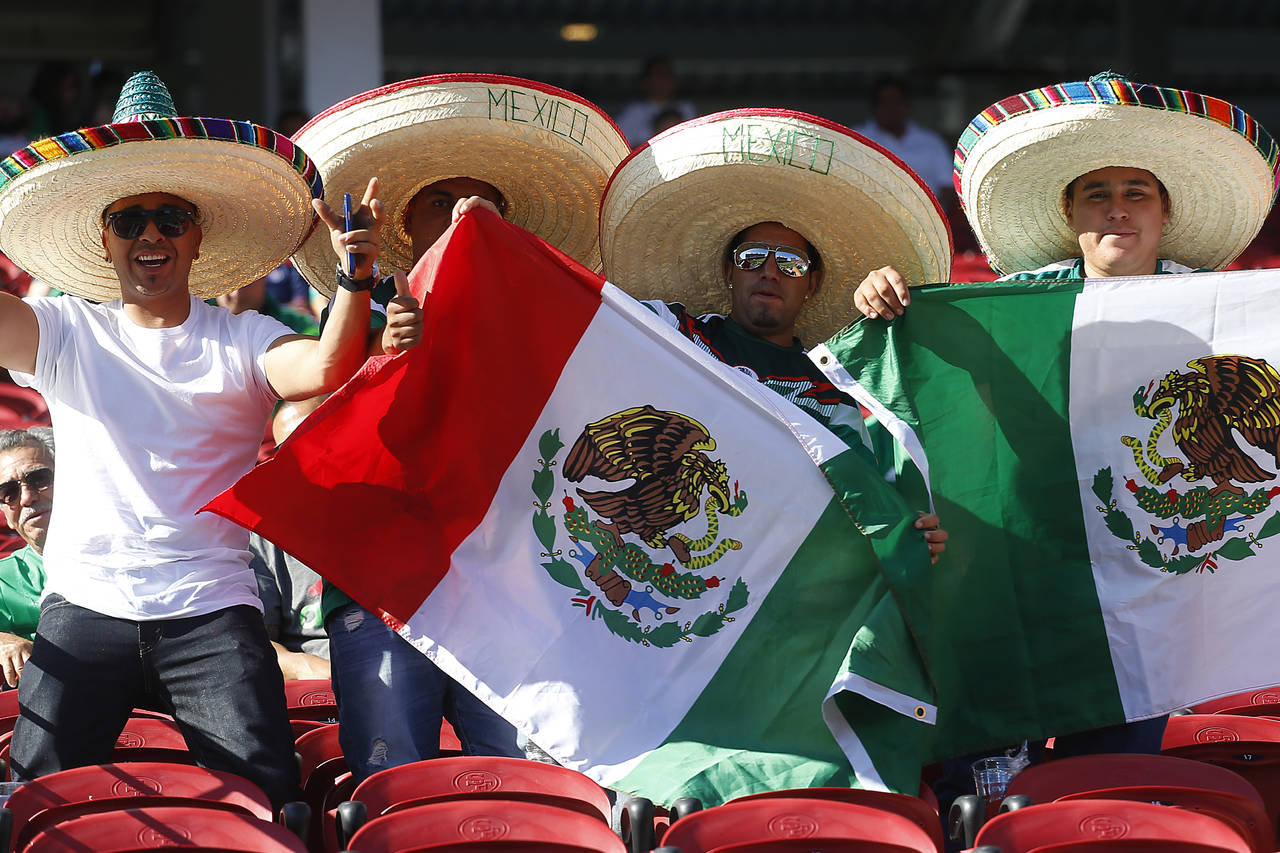 La gente mexicana que vive en Estados Unidos no pierde oportunidad de acudir a los partidos del Tri. El partido de la Selección es un aliciente para paisanos