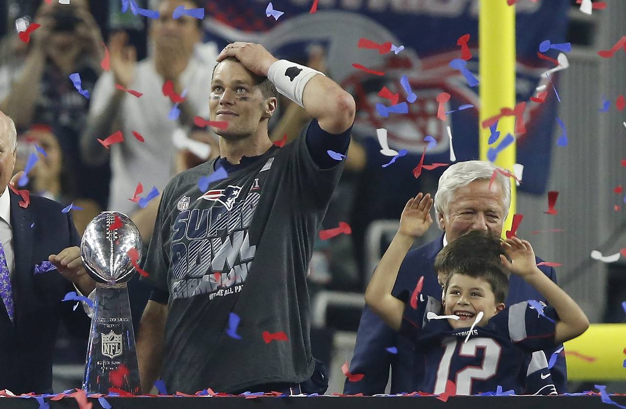 El jersey de Tom Brady fue robado en los vestuarios tras el triunfo del domingo ante Atlanta. (EFE)