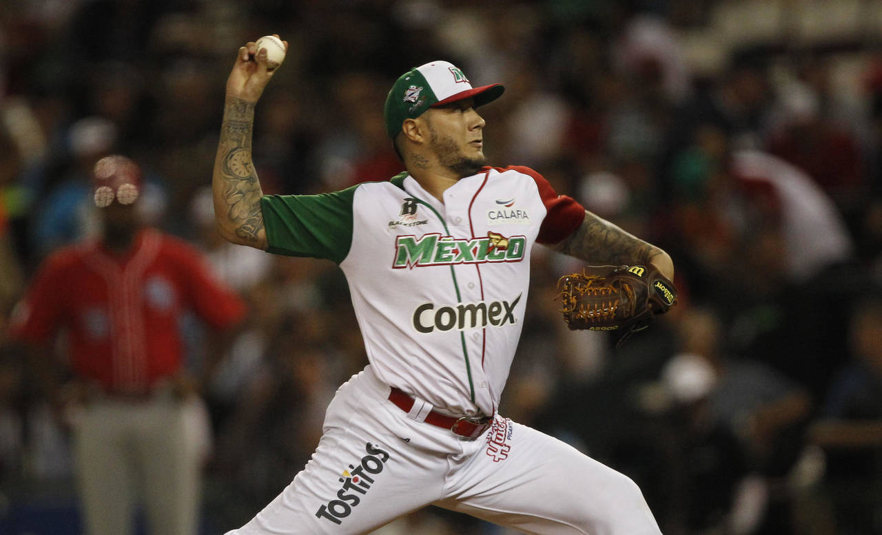 El lanzador Héctor Velázquez, de Los Caballeros Águilas de Mexicali, en acción durante el partido por el título.  (EFE)   