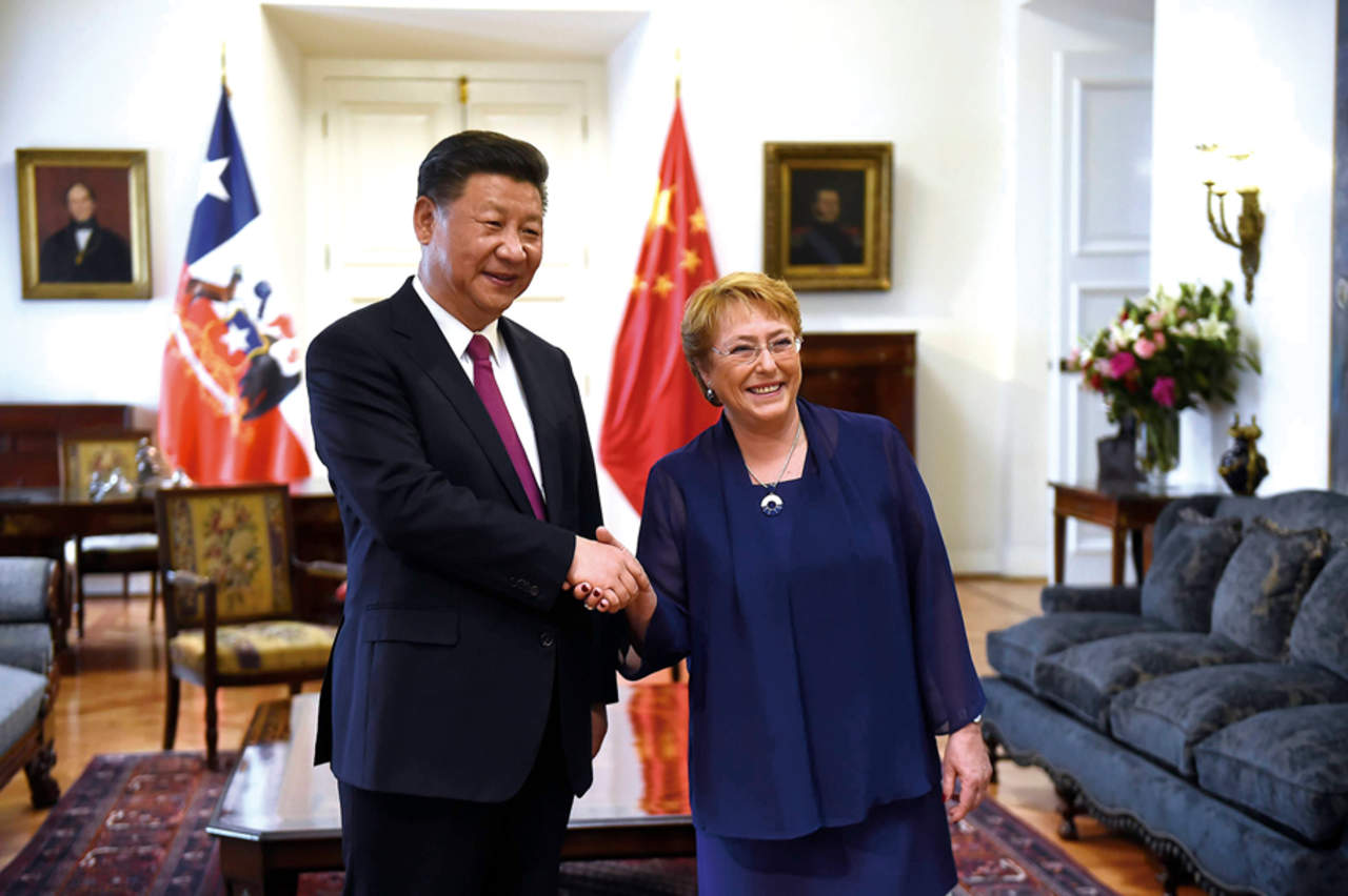Michelle Bachelet se reúne con Xi Jinping en Chile, en una visita oficial con el objetivo de fortalecer lazos políticos y económicos (2016). Foto: AP