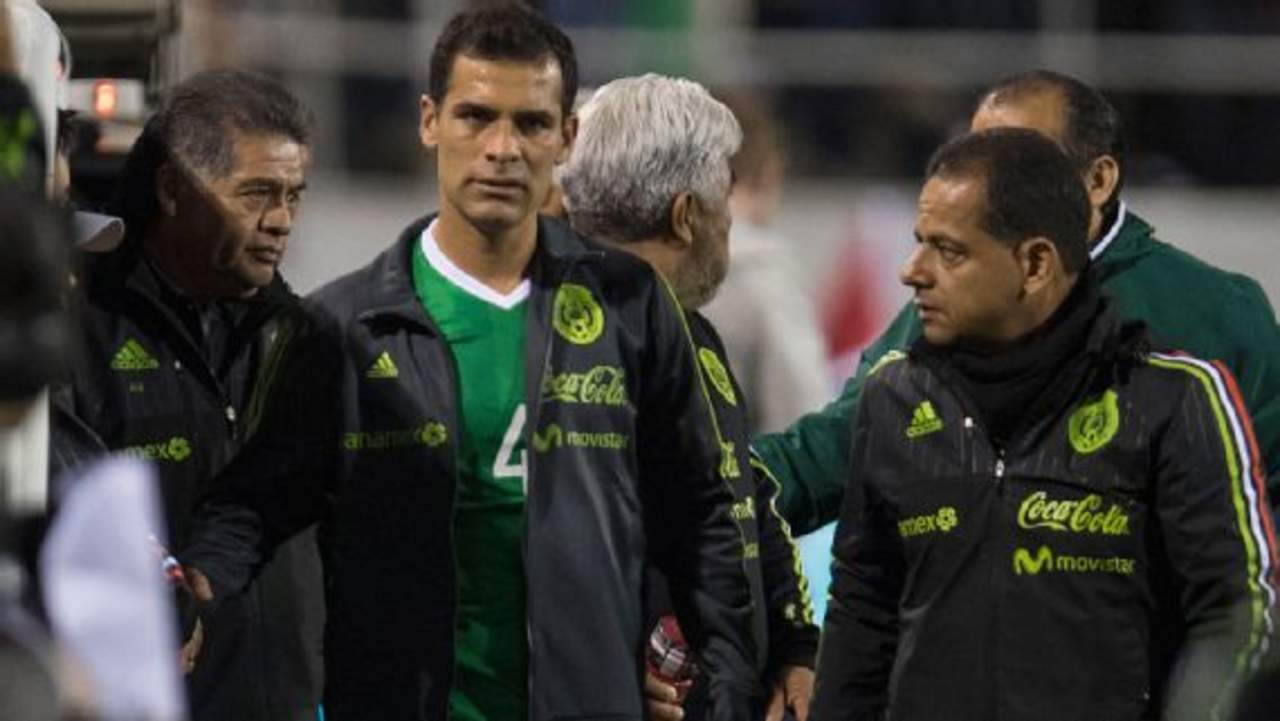 
La Federación Mexicana de fútbol confirmó en las primera horas de hoy que la dolencia fue la razón de que Márquez, jugador del Barcelona español entre 2003 y 2010, fuera retirado de la cancha en el minuto 53 amistoso ganado por México, 1-0 a Islandia.