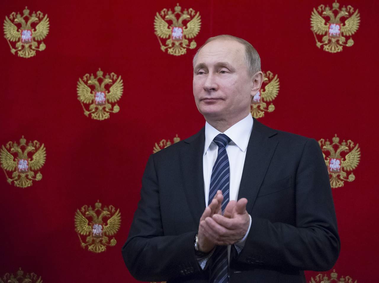 Putin dijo que Rusia da la bienvenida a las declaraciones de Trump sobre la necesidad de restablecer los lazos entre Estados Unidos y Rusia. (AP)