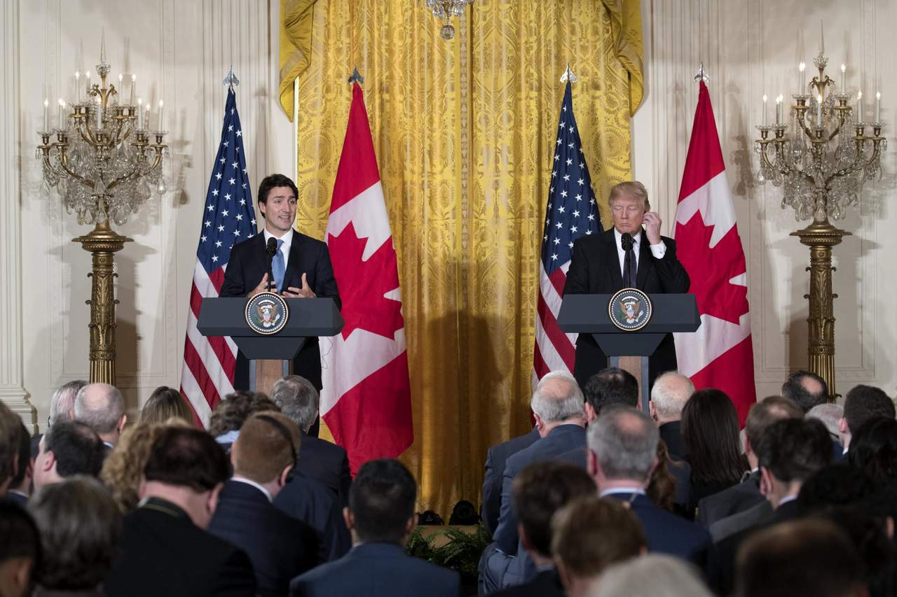 En una rueda de prensa conjunta en la Casa Blanca, Trudeau aseguró que Canadá 'continuará con su política de apertura hacia la inmigración y los refugiados'. (EFE) 