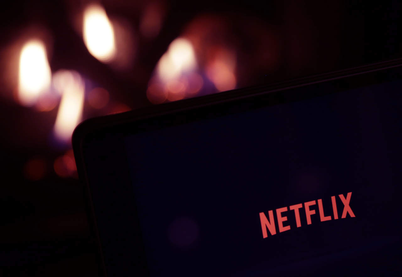 La 'infidelidad Netflix' fue descubierta con un estudio realizado en Estados Unidos en 2013. (ARCHIVO)