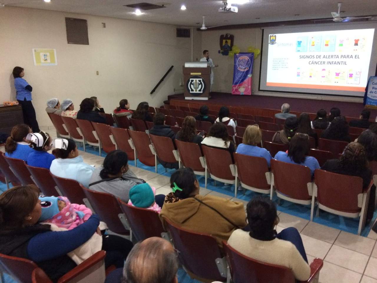 La conferencia se desarrolló en el auditorio del Hospital Infantil de Torreón. (EL SIGLO DE TORREÓN) 