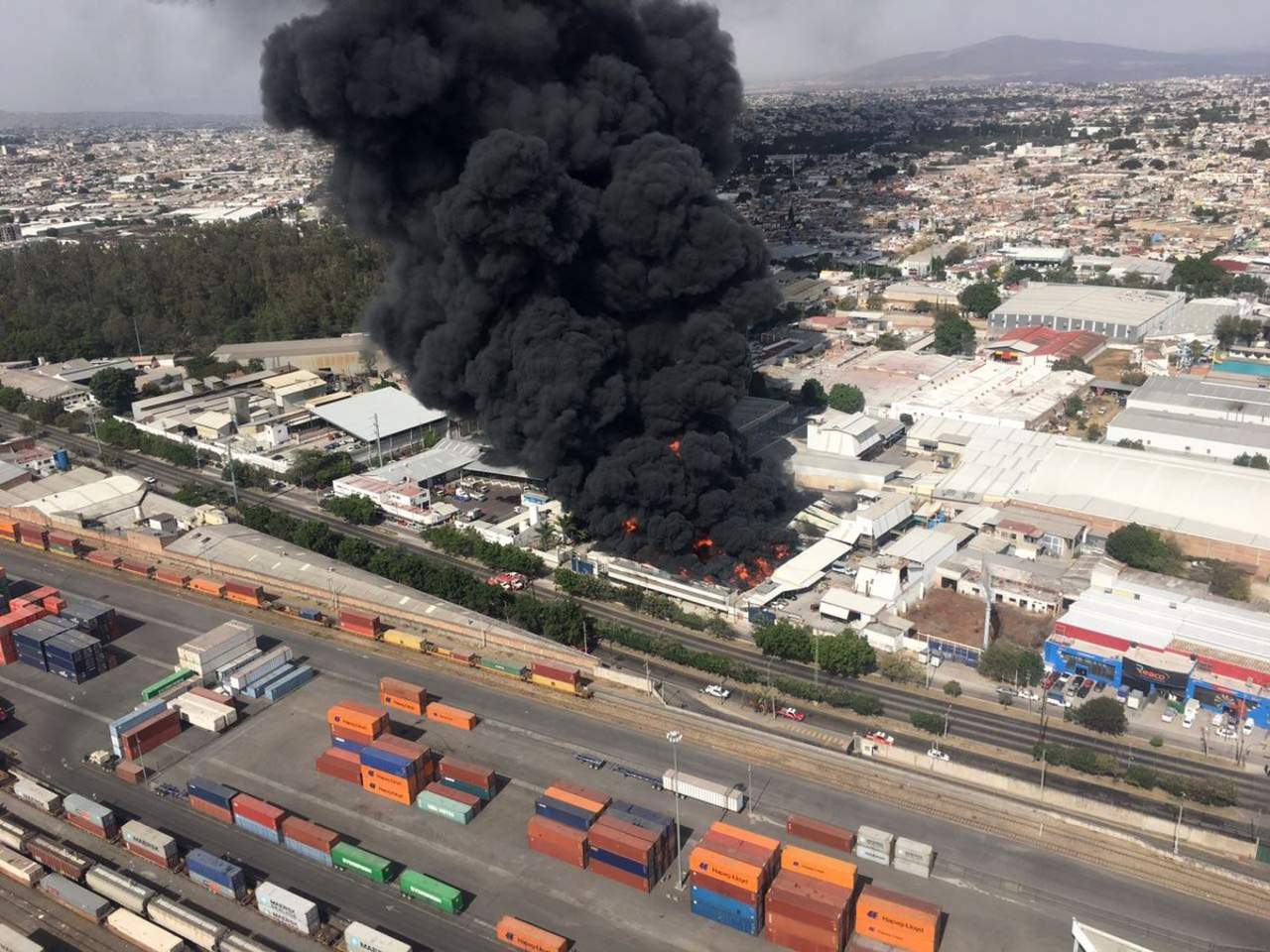 Destacó que las autoridades locales intensifican la vigilancia para evitar incendios en áreas boscosas, agrícolas y urbanas y reforzar el combate de incendios activos. (TWITTER)