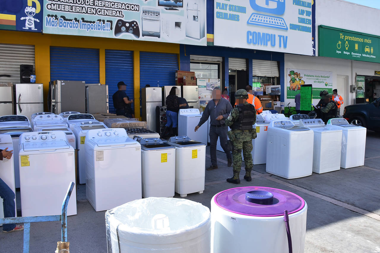 Anomalías. Van 5 bazares clausurados en una semana por irregularidades detectadas en el control de registro de los artículos que les dejan para empeño. Significa que no tienen comprobantes. (EL SIGLO DE TORREÓN)