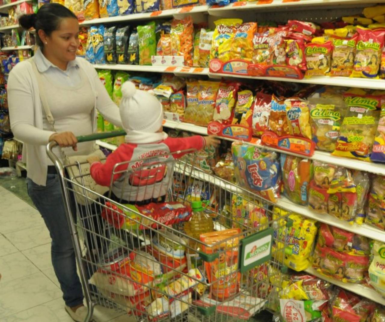 Salarios. Es costoso comprar la canasta básica alimentaria y no alimentaria en México.