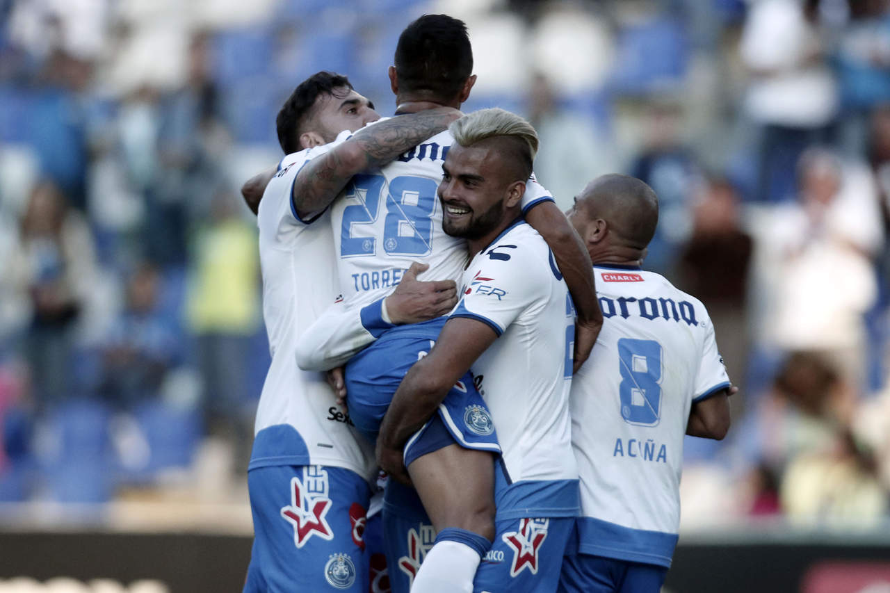 Puebla derrotó 3-0 a Jaguares de Chiapas y se alejó a nueve puntos del Morelia, último lugar de la tabla por el no descenso. (EFE)