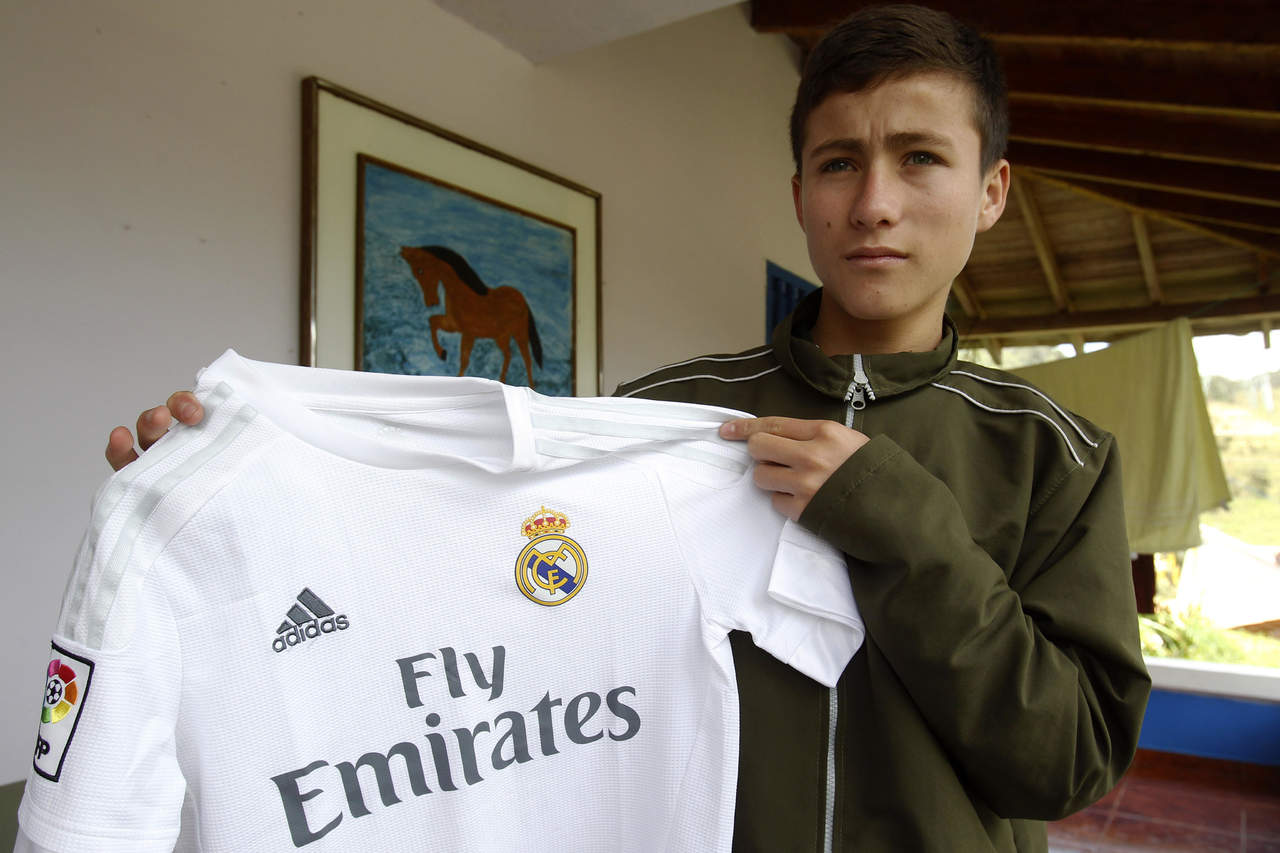 Por invitación de la Fundación Real Madrid, el joven de 15 años viajó a Madrid a conocer a la plantilla blanca e incluso a presenciar el partido contra el Espanyol.
