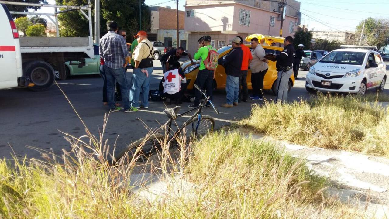 El accidente se registró alrededor de las 18:00 horas en la confluencia de avenida Guerrero y calle 20 al oriente de Torreón. (ESPECIAL)