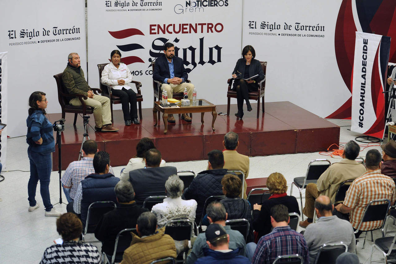 Diálogo.  Representantes de partidos políticos discuten ideas y propuestas en Encuentro Siglo. (RAMÓN SOTOMAYOR)