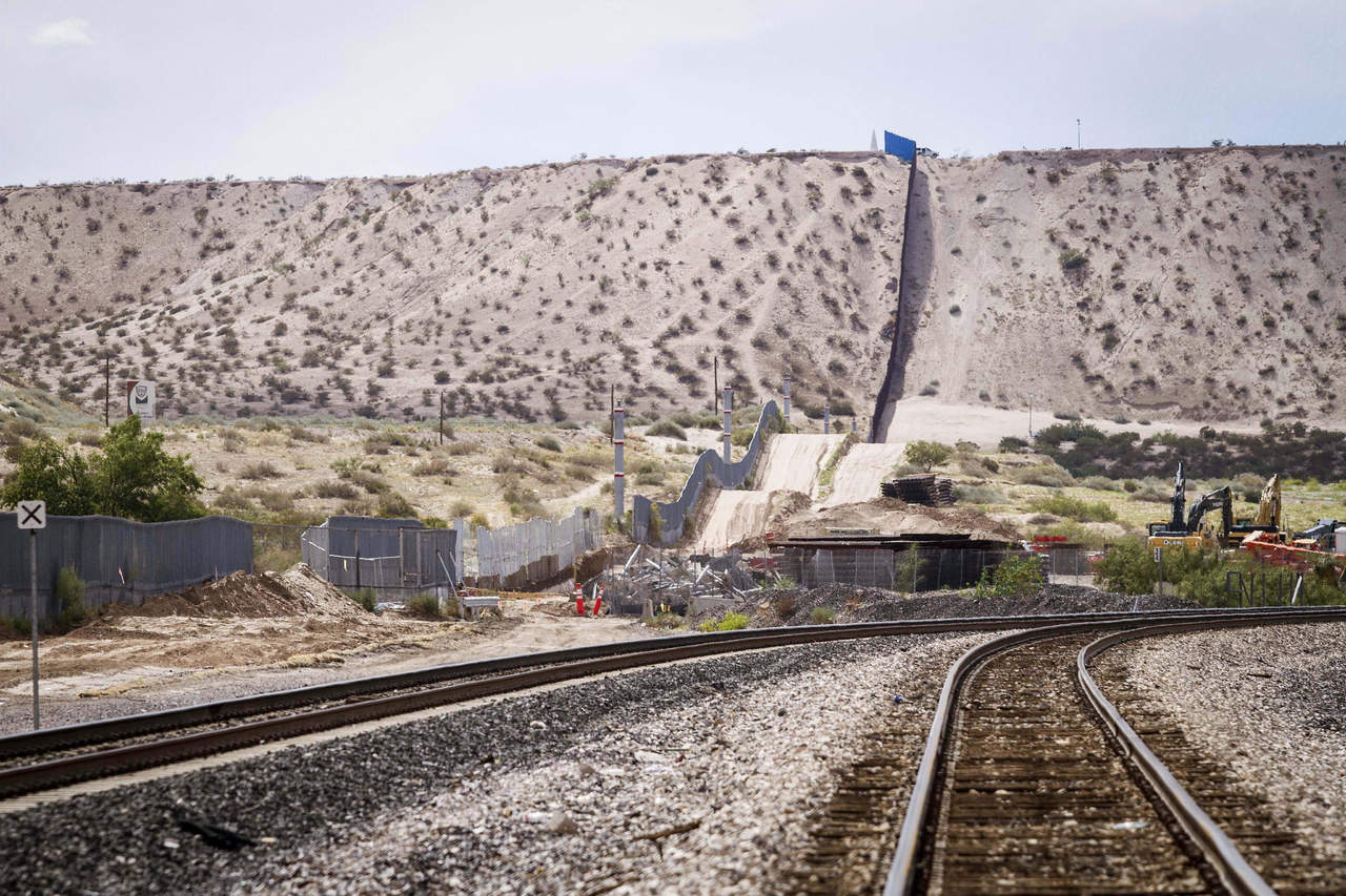 Se identificaron posiciones alrededor de El Paso, Tucson  y El Centro para empezar a construir el muro. (ARCHIVO)