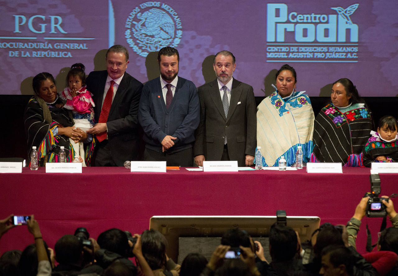 Histórico. El procurador Raúl Cervantes pidió disculpa pública a las tres mujeres indígenas.