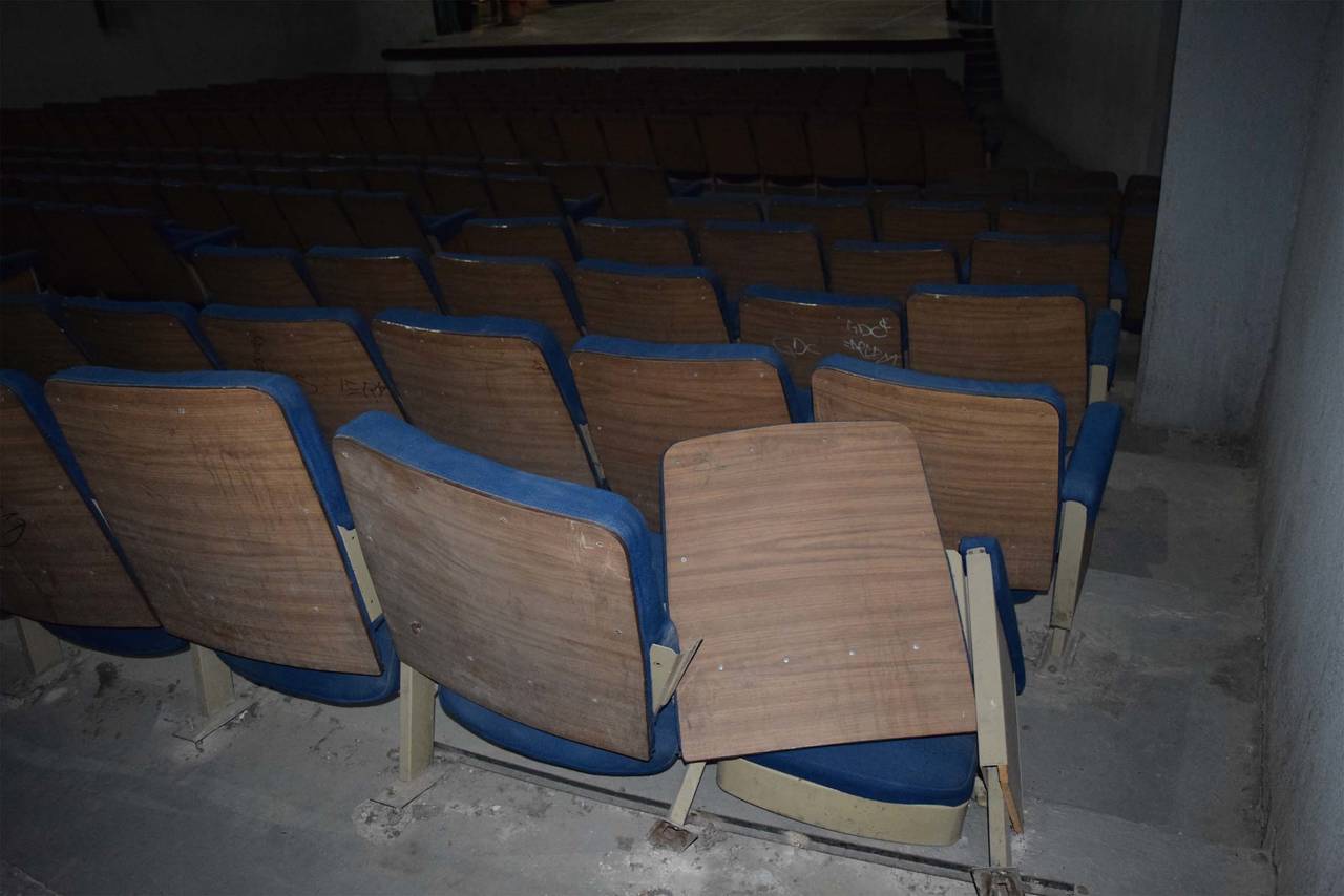 Inversión. Algunas butacas del teatro ya se desprendieron; tan sólo para este espacio se requieren 13 millones de pesos. 