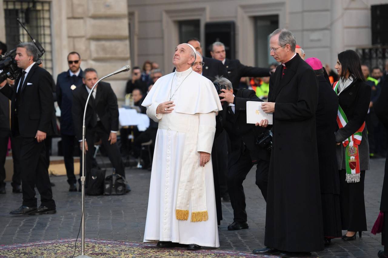 Vigilancia. El Vaticano vigilará el uso de imágenes del Papa y escudos de la sede de la Iglesia. 
