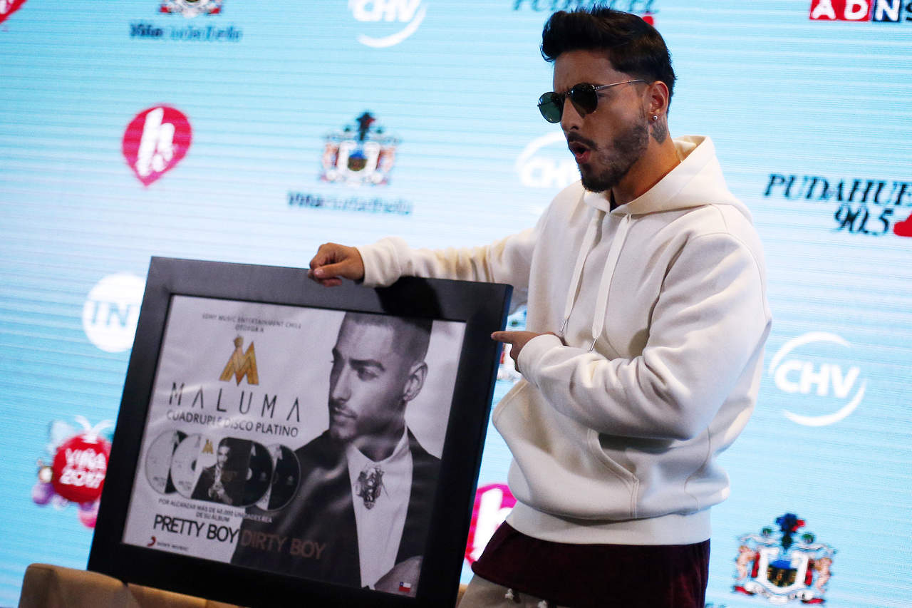 Reconocimiento. El cantante colombiano recibió disco cuádruple de Platino por las altas ventas de su disco. (EFE)