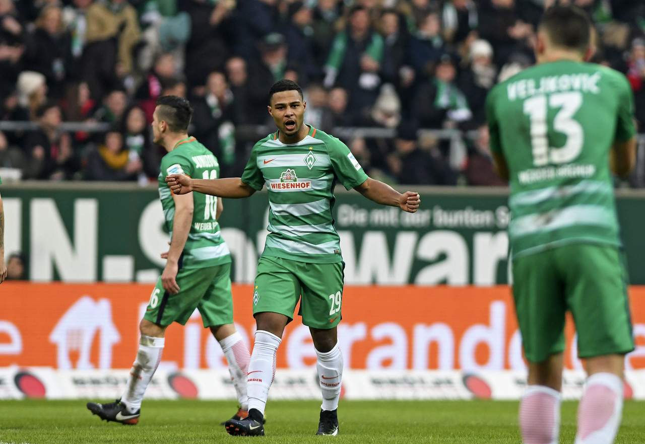 Werder Bremen derrotó 2-1 a Wolfsburg y llegó a 22 puntos para situarse en el lugar 15 de la clasificación. (Archivo)