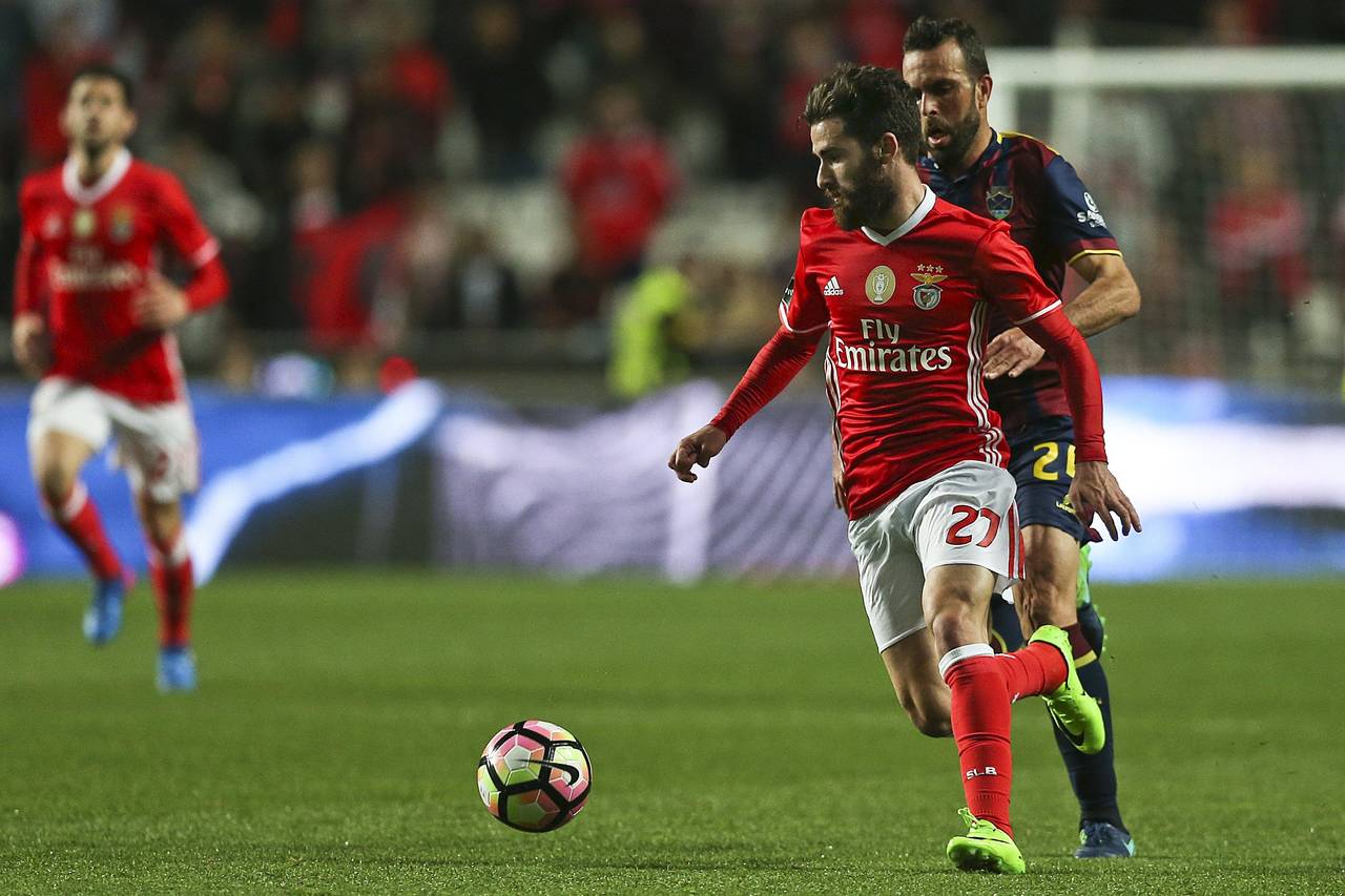 Benfica de Portugal no contó con la participación del mexicano Raúl Jiménez. 