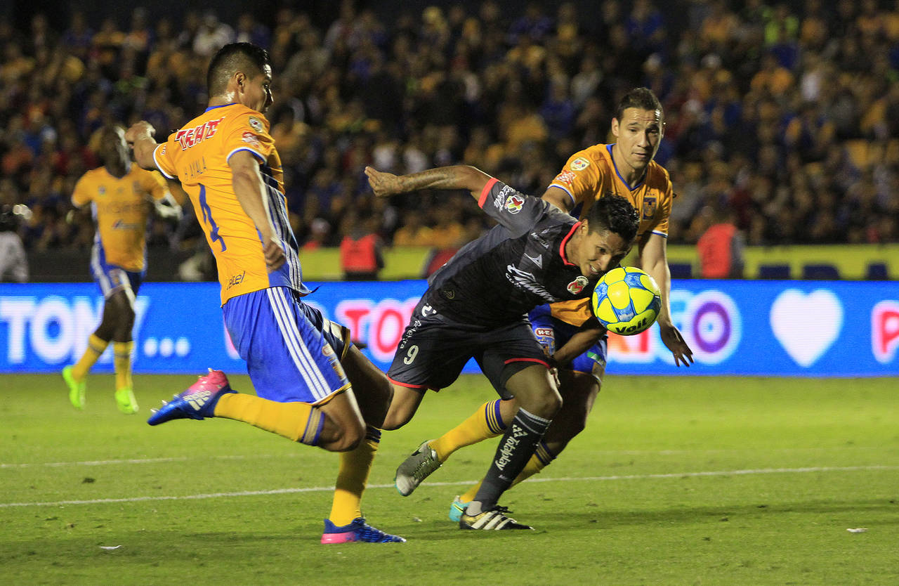 Los Tigres desaprovecharon varias oportunidades de gol e igualaron en casa frente a Monarcas Morelia. (Jam Media)