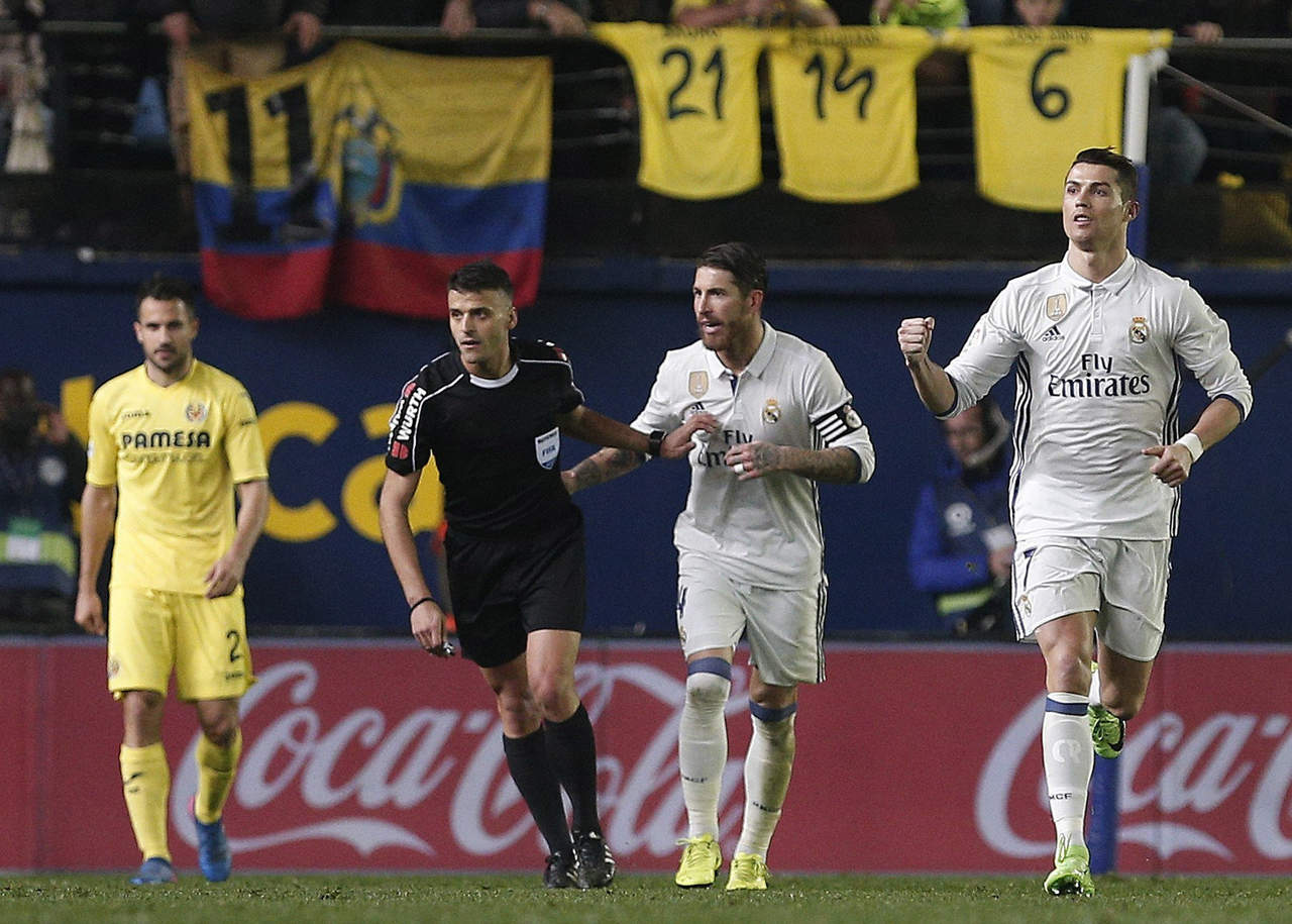 'CR-7' marcó desde los 11 pasos el gol del empate 2-2 contra el Villarreal para así llegar a 57 dianas desde el manchón penal desde que arribó en 2009 al Real Madrid. (EFE) 