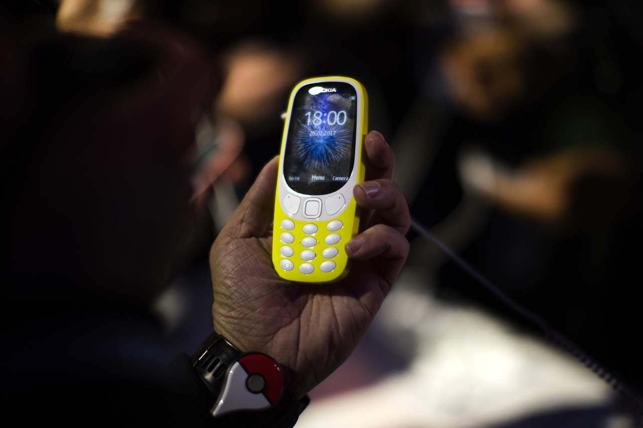 Llegó a Barcelona la reedición del icónico e indestructible Nokia 3310. (AP) 
