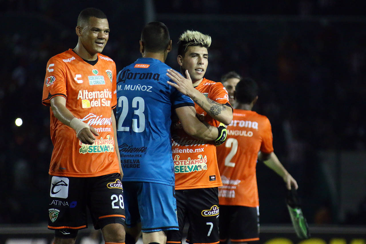Moisés Muñoz fue factor importante al salvar a su equipo de recibir más goles.  (Jam Media)