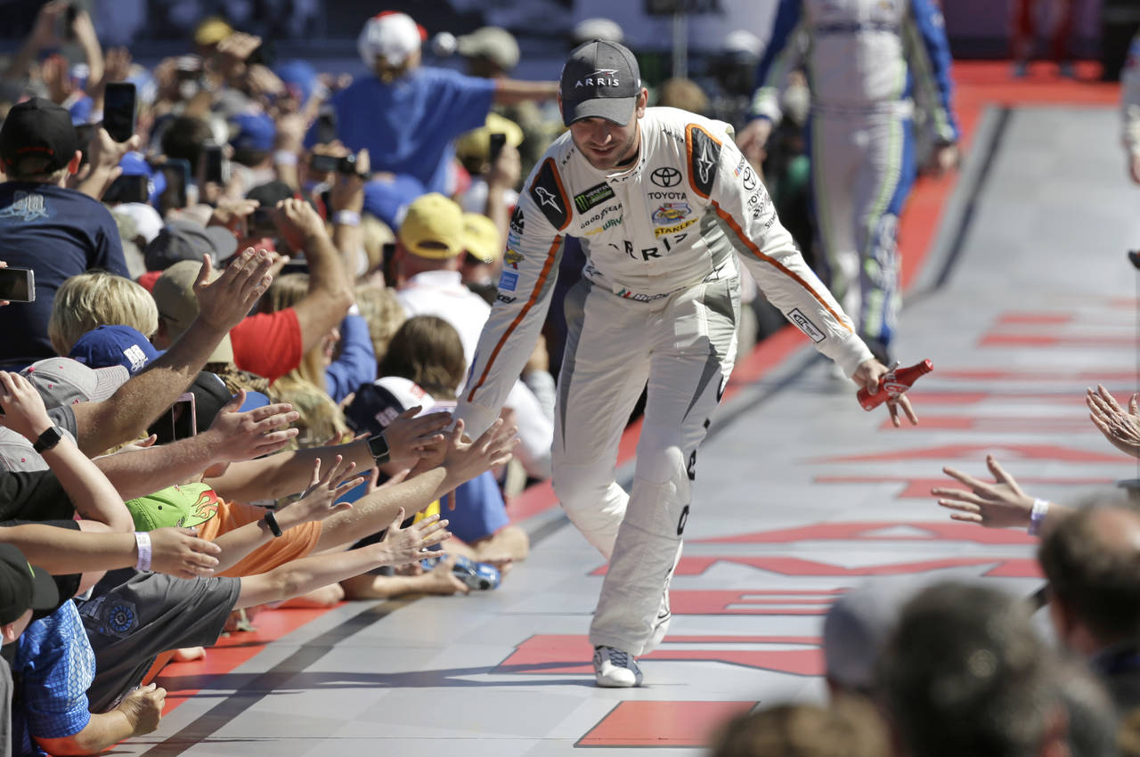 El piloto mexicano Daniel Suárez no tuvo un buen debut en la NASCAR, ya que finalizó en la posición 29 tras un choque. Suárez choca en su debut en NASCAR