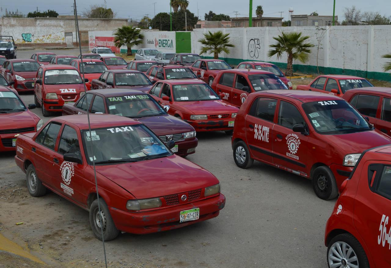Conflicto. Taxistas de CTM, CNOP y Francisco Villa, se 'pelean' el derecho de ocupar las bases para trabajar.