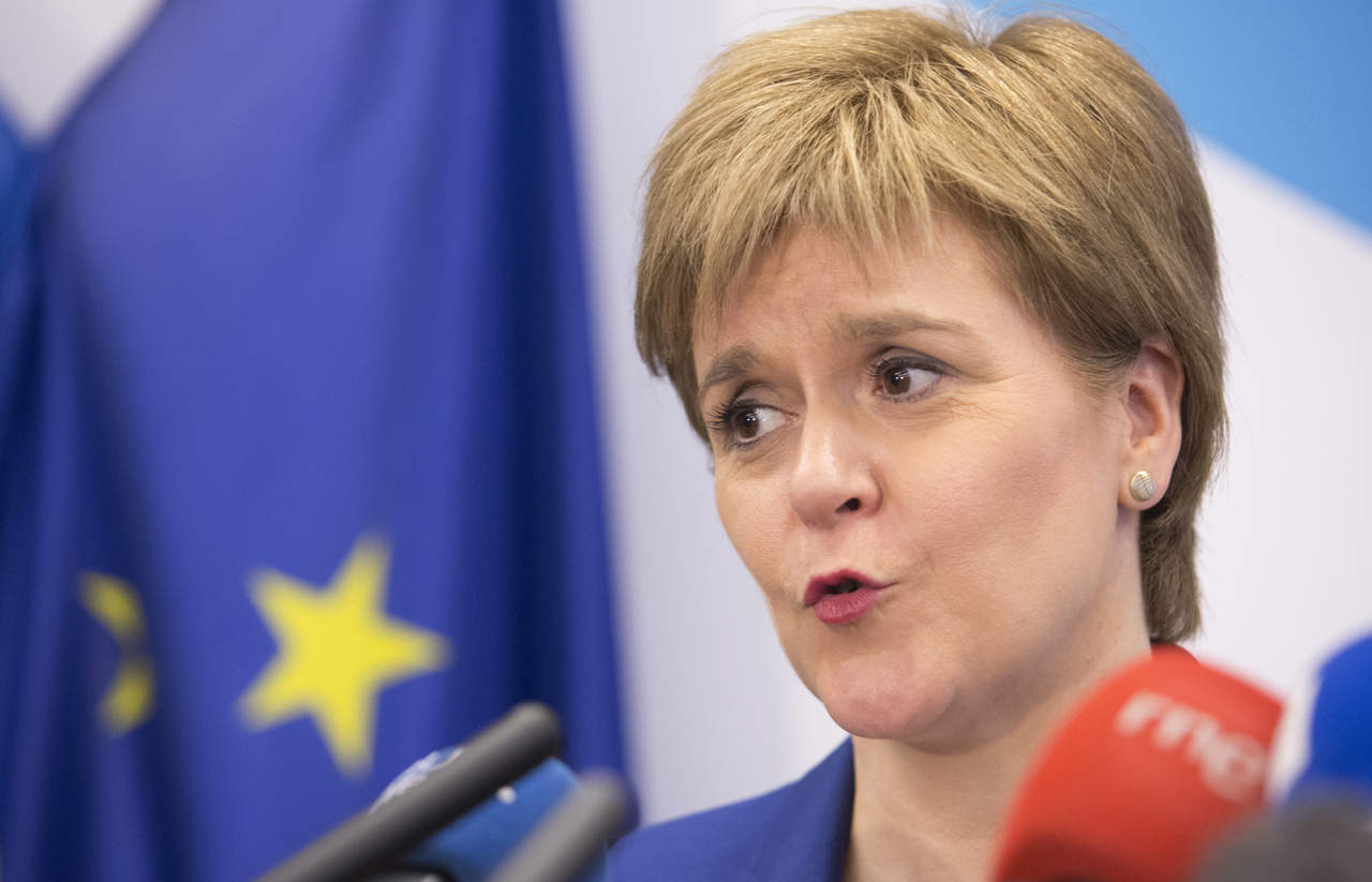 Fuentes del Gobierno británico no han ocultado la preocupación de que la ministra principal escocesa, Nicola Sturgeon, utilice el comienzo del 'brexit' para exigir otro voto sobre el futuro de Escocia. (AP)