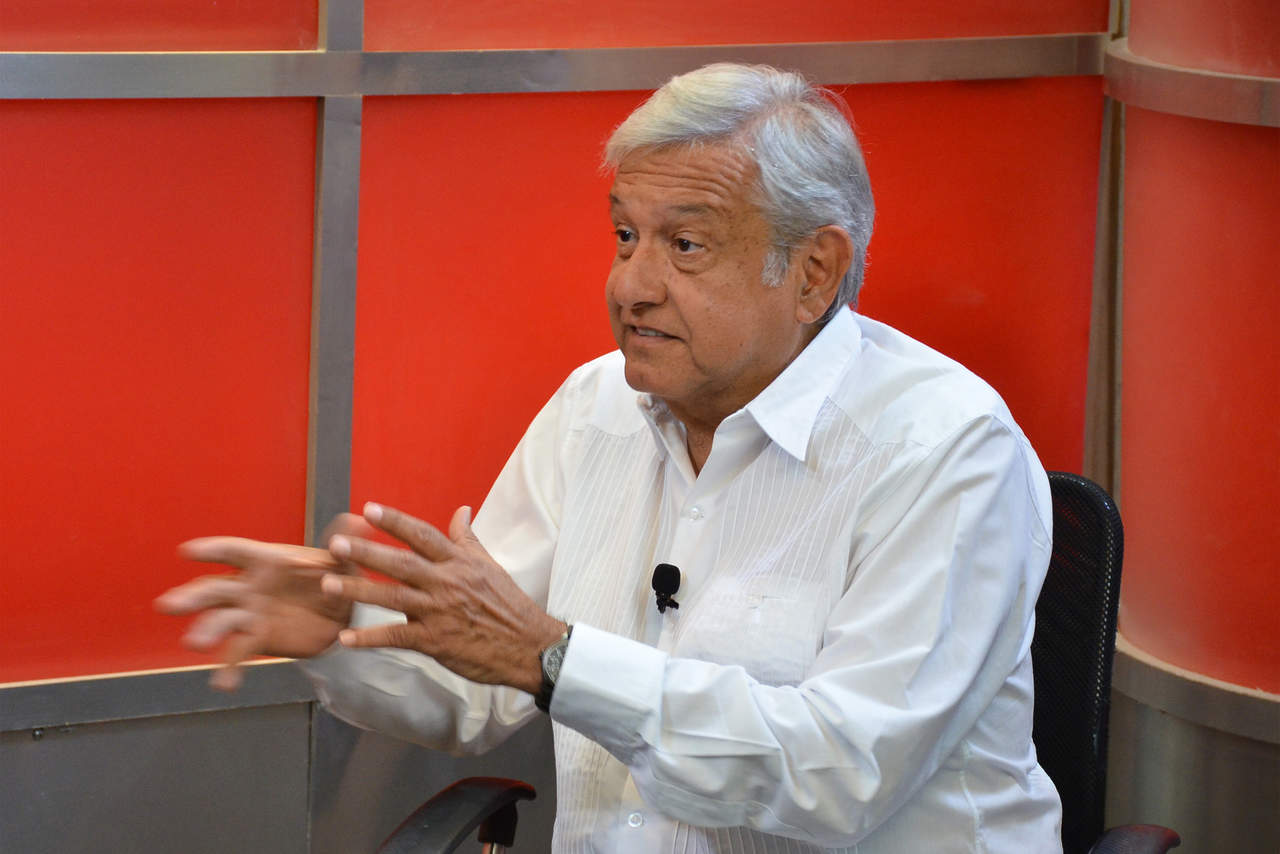 Diferencia. ‘La corrupción se da de arriba para abajo, no se da de abajo para arriba’, comentó el líder de Morena, Andrés Manuel López Obrador, quien fue entrevistado por El Siglo de Torreón.