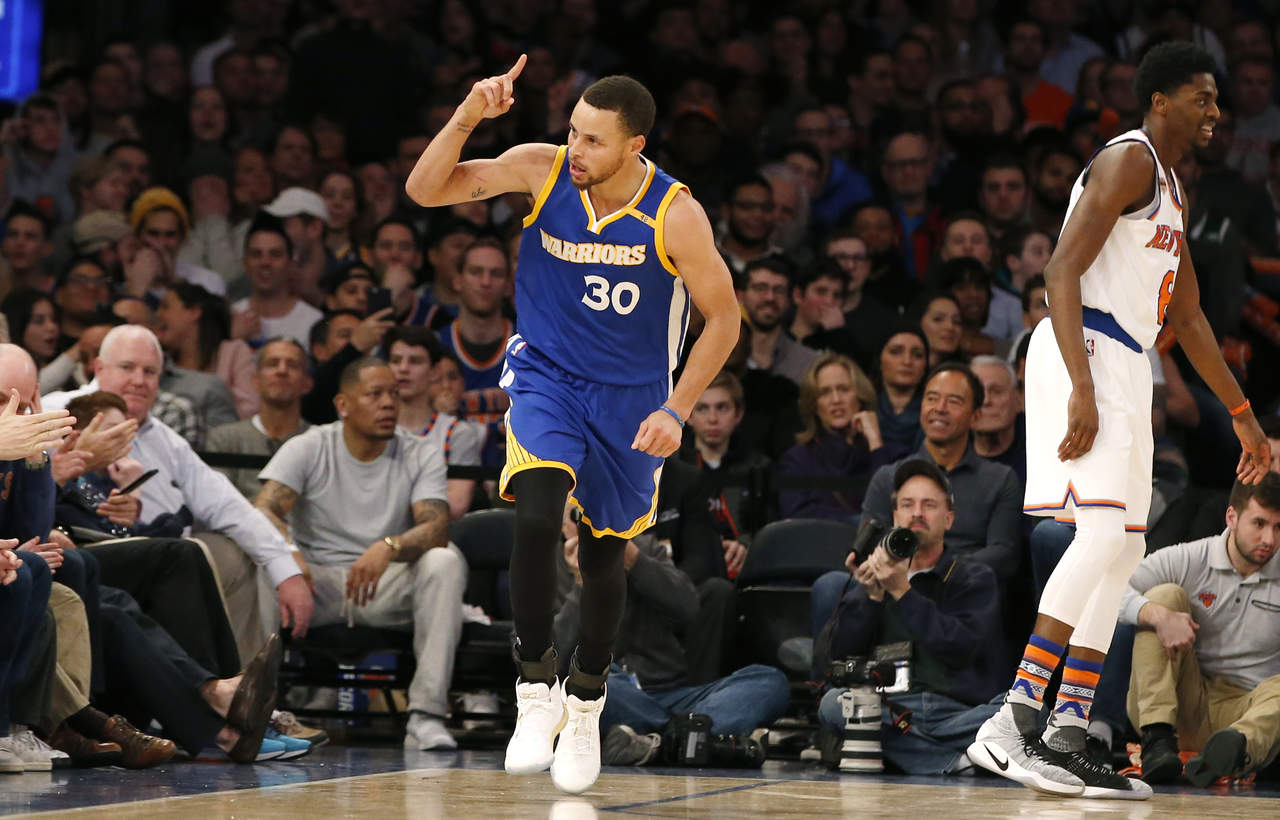 Stephen Curry finalizó el partido con 31 puntos, 8 rebotes y 6 asistencias. (AP)