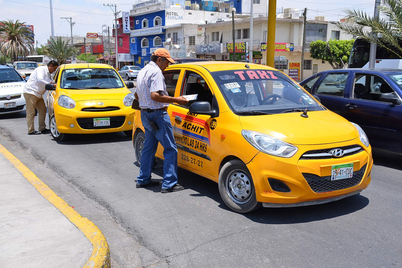 El alcalde de Saltillo consideró que el número de concesiones de taxis en Torreón se dio por cuestión política. (ARCHIVO) 