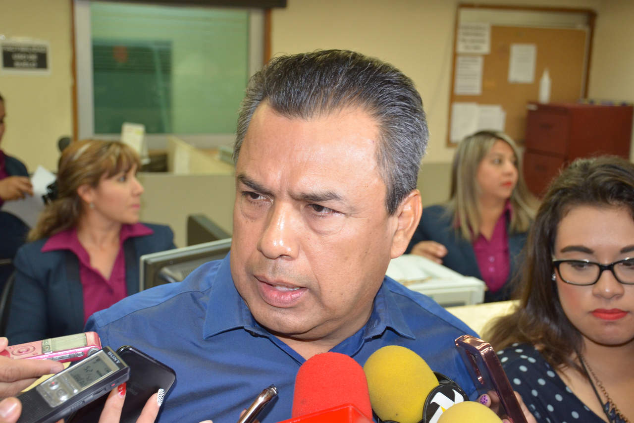 El alcalde Jorge Luis Morán les pidió “que se pongan a trabajar y no simbólicamente, a sumarse al desarrollo de Torreón y aportar algo para la ciudad, no nada más críticas sin sustento'. (EL SIGLO DE TORREÓN)